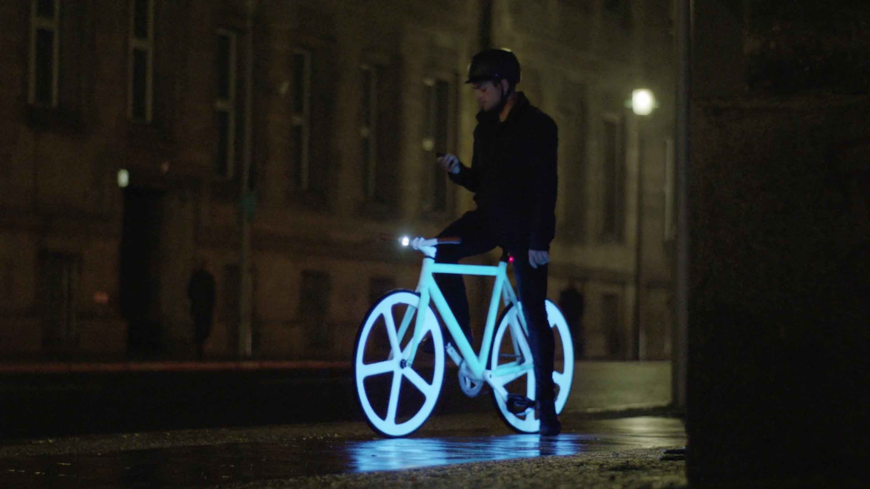 BLACKBERRY ‘Bikes’- Sara Dunlop